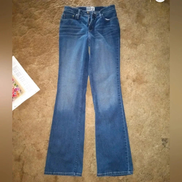 Signature by Levi Strauss & Co. Gold Label Totally Shaping Bootcut Jeans sz 8 - Picture 2 of 12